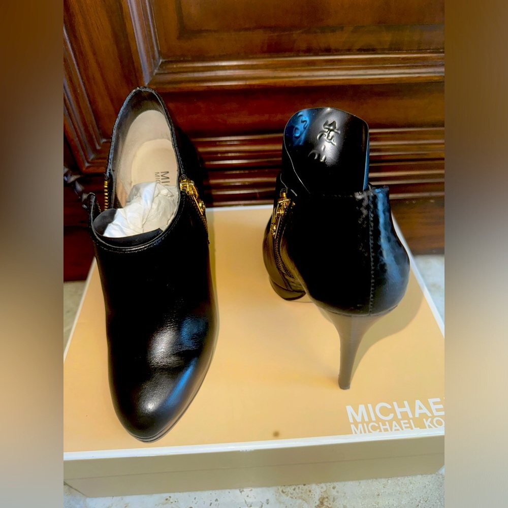 Michael Kors Women's Black Leather Snakeskin Round Toe Heel Ankle Boots Size 5M